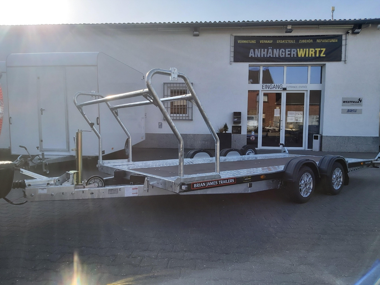 Brian James A4 Transporter 500x200cm blackline Alufelgen easy glide Rampen 240cm Reifenregal 3000kg - Autotransporter trailer: picture 3 Brian James A4 Transporter 500x200cm blackline Alufelgen easy glide Rampen 240cm Reifenregal 3000kg - Autotransporter trailer: picture 3