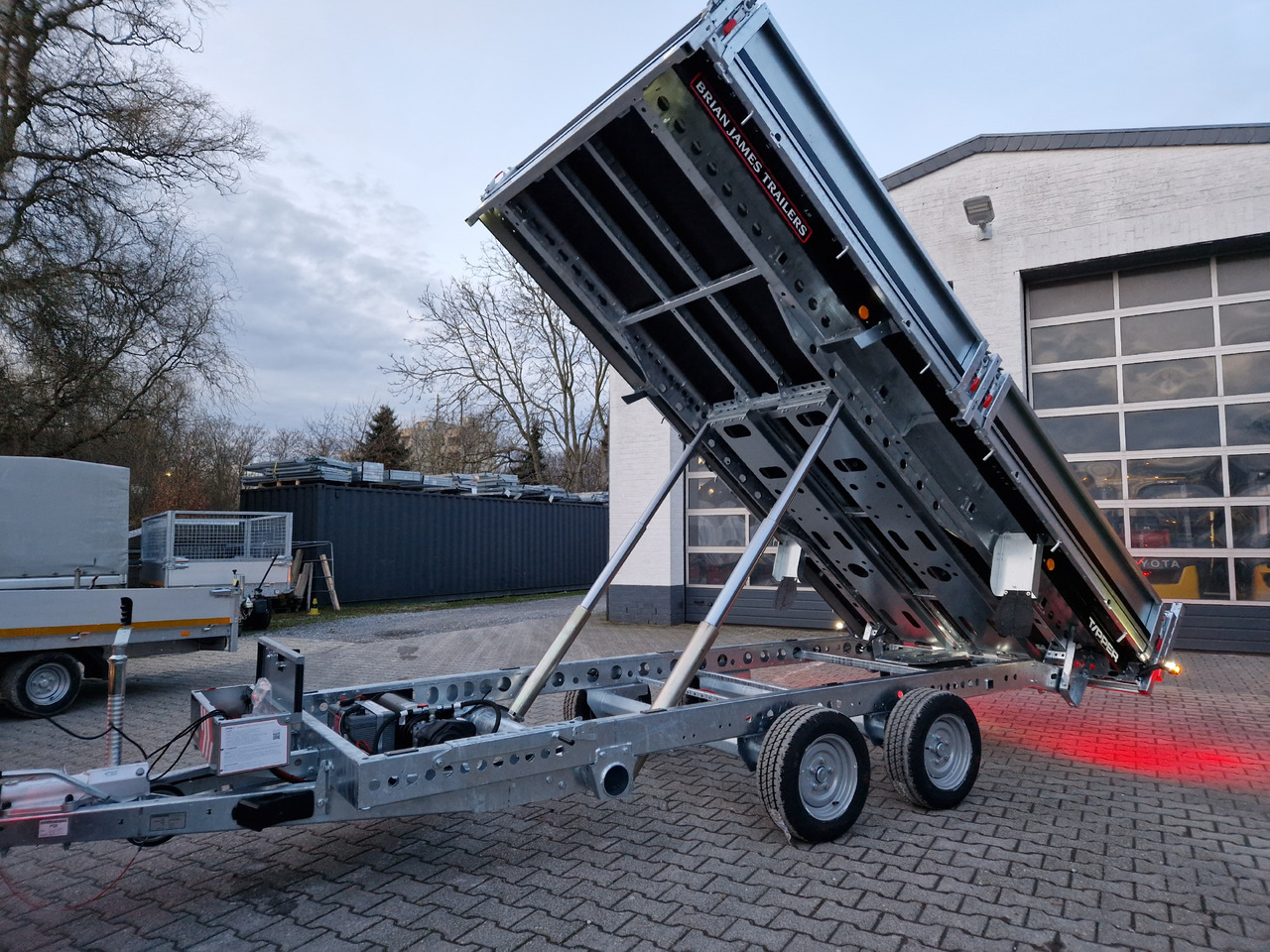 Brian James Trailer CarGO Tipper 400x200x30cm elektro Pendelklappe blackline LED 3500kg Tandem - Tipper trailer: picture 3 Brian James Trailer CarGO Tipper 400x200x30cm elektro Pendelklappe blackline LED 3500kg Tandem - Tipper trailer: picture 3