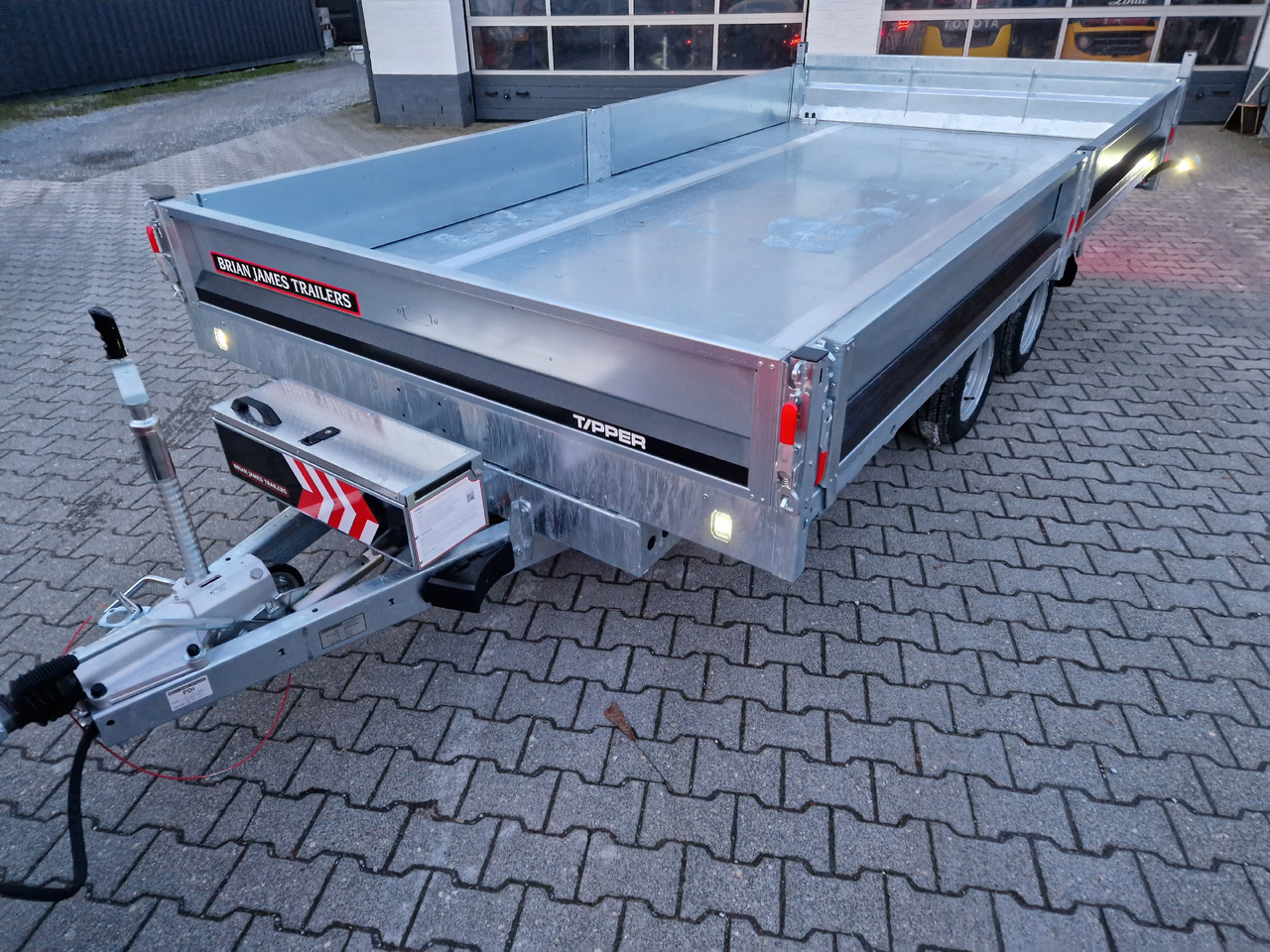 Brian James Trailer CarGO Tipper 400x200x30cm elektro Pendelklappe blackline LED 3500kg Tandem - Tipper trailer: picture 4 Brian James Trailer CarGO Tipper 400x200x30cm elektro Pendelklappe blackline LED 3500kg Tandem - Tipper trailer: picture 4