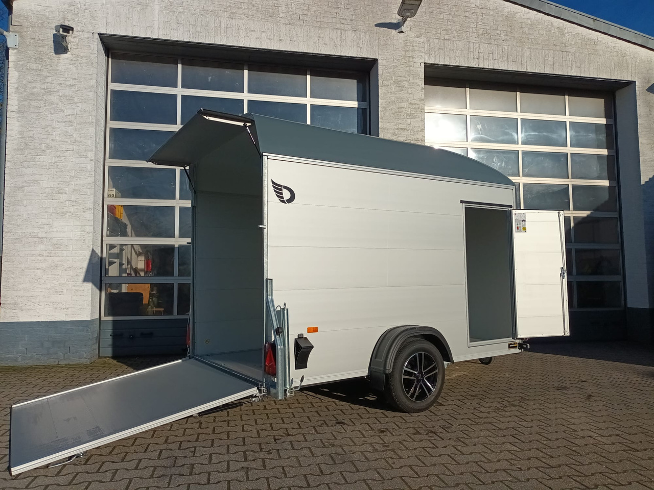 Cargo Roadster 400 312x164x184cm Alu Poly irongrey Seitentür Alufelgen Aluboden 1300kg 100km/H - Closed box trailer: picture 1 Cargo Roadster 400 312x164x184cm Alu Poly irongrey Seitentür Alufelgen Aluboden 1300kg 100km/H - Closed box trailer: picture 1
