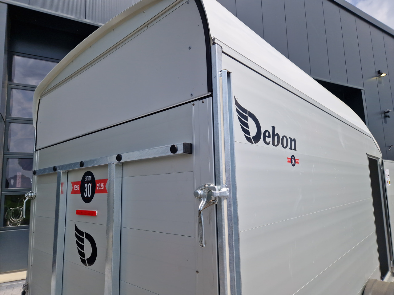 Cargo Roadster 700 plus 375x180x200cm Alu Poly weiß Seitentür Pullman 100km/H 2600kg Modell 2025 - Car trailer: picture 3 Cargo Roadster 700 plus 375x180x200cm Alu Poly weiß Seitentür Pullman 100km/H 2600kg Modell 2025 - Car trailer: picture 3