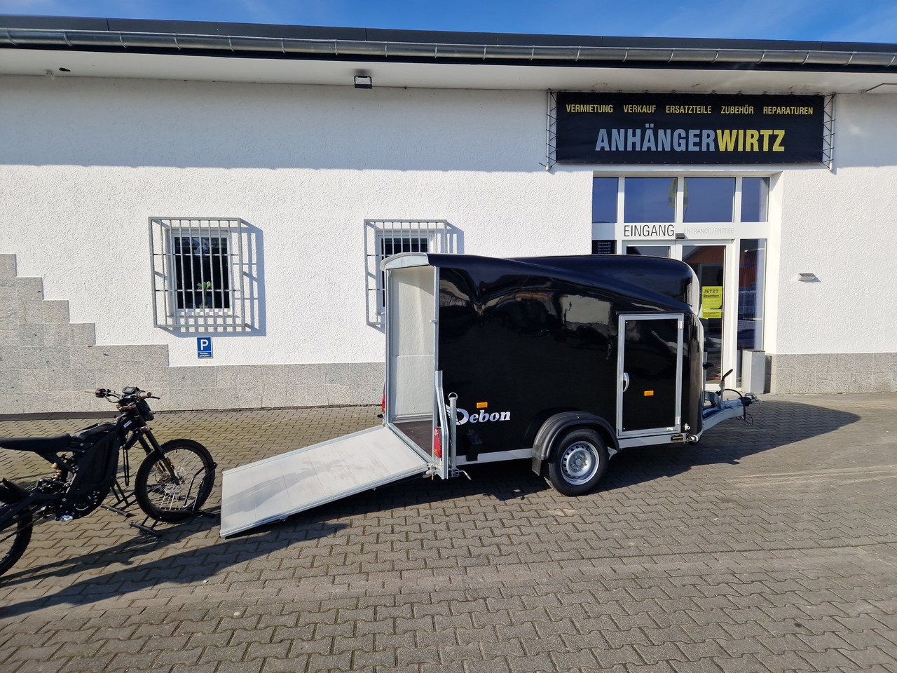 Debon Cargo 1300 300x152x168cm black Seitentür aerodynamik Pullman II 100km/H 1300kg Februar Aktion - Closed box trailer: picture 3 Debon Cargo 1300 300x152x168cm black Seitentür aerodynamik Pullman II 100km/H 1300kg Februar Aktion - Closed box trailer: picture 3