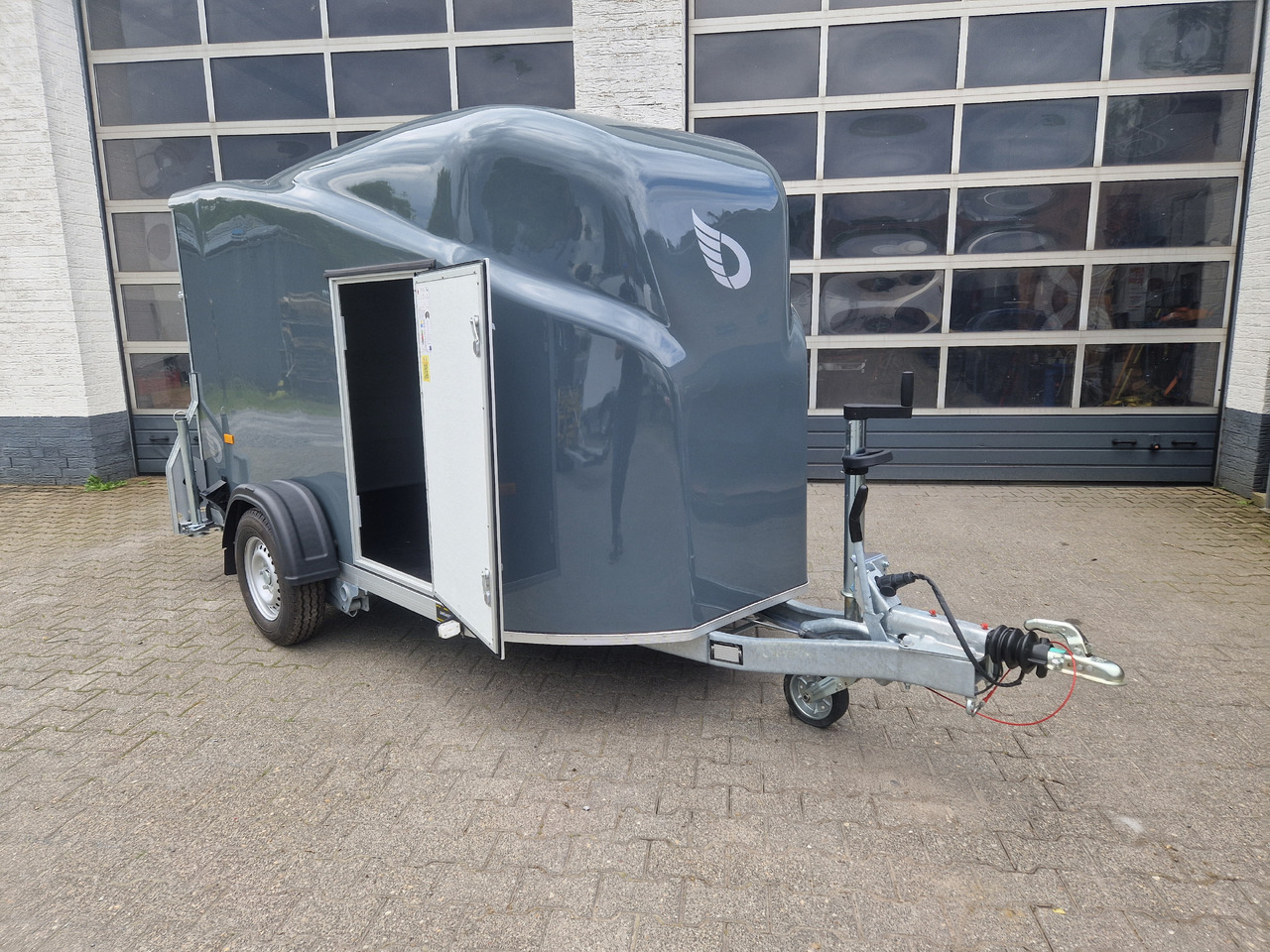 Debon Cargo 1300 300x152x168cm irongrey Seitentür 1300kg Pullman 100km/H - Closed box trailer: picture 2 Debon Cargo 1300 300x152x168cm irongrey Seitentür 1300kg Pullman 100km/H - Closed box trailer: picture 2