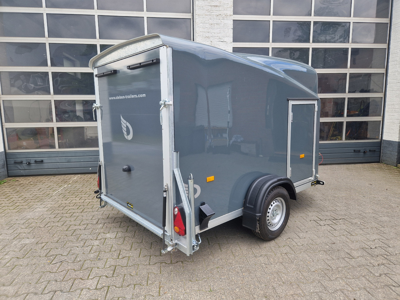 Debon Cargo 1300 300x152x168cm irongrey Seitentür 1300kg Pullman 100km/H - Closed box trailer: picture 3 Debon Cargo 1300 300x152x168cm irongrey Seitentür 1300kg Pullman 100km/H - Closed box trailer: picture 3