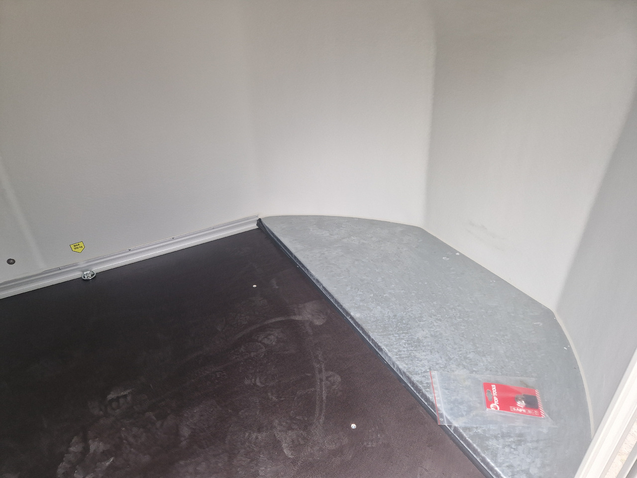 Debon Cargo 1300 300x152x168cm irongrey Seitentür 1300kg Pullman 100km/H - Closed box trailer: picture 5 Debon Cargo 1300 300x152x168cm irongrey Seitentür 1300kg Pullman 100km/H - Closed box trailer: picture 5