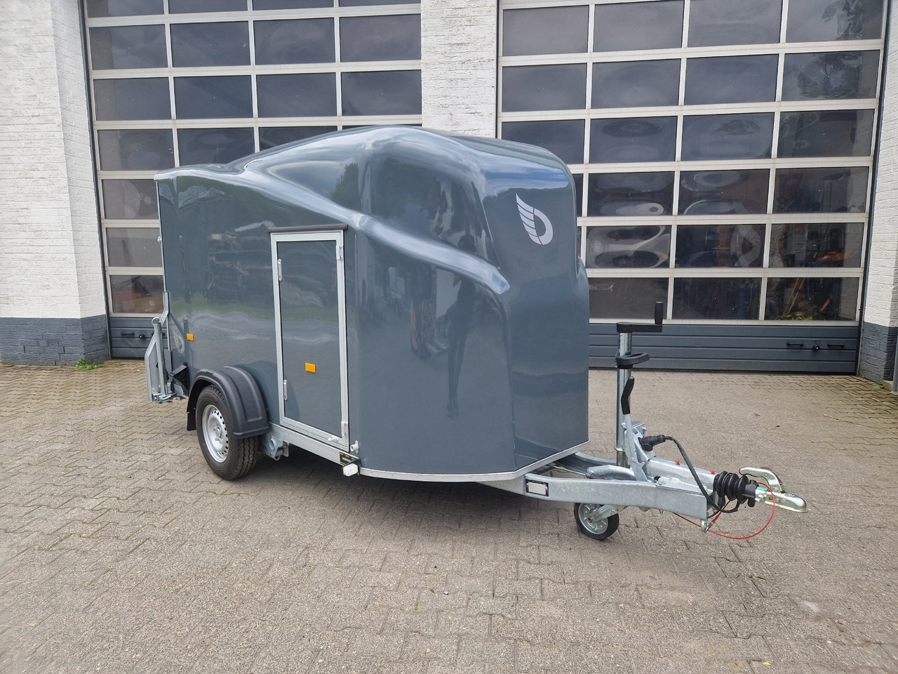 Debon Cargo 1300 300x152x168cm irongrey Seitentür 1300kg Pullman 100km/H - Closed box trailer: picture 1 Debon Cargo 1300 300x152x168cm irongrey Seitentür 1300kg Pullman 100km/H - Closed box trailer: picture 1