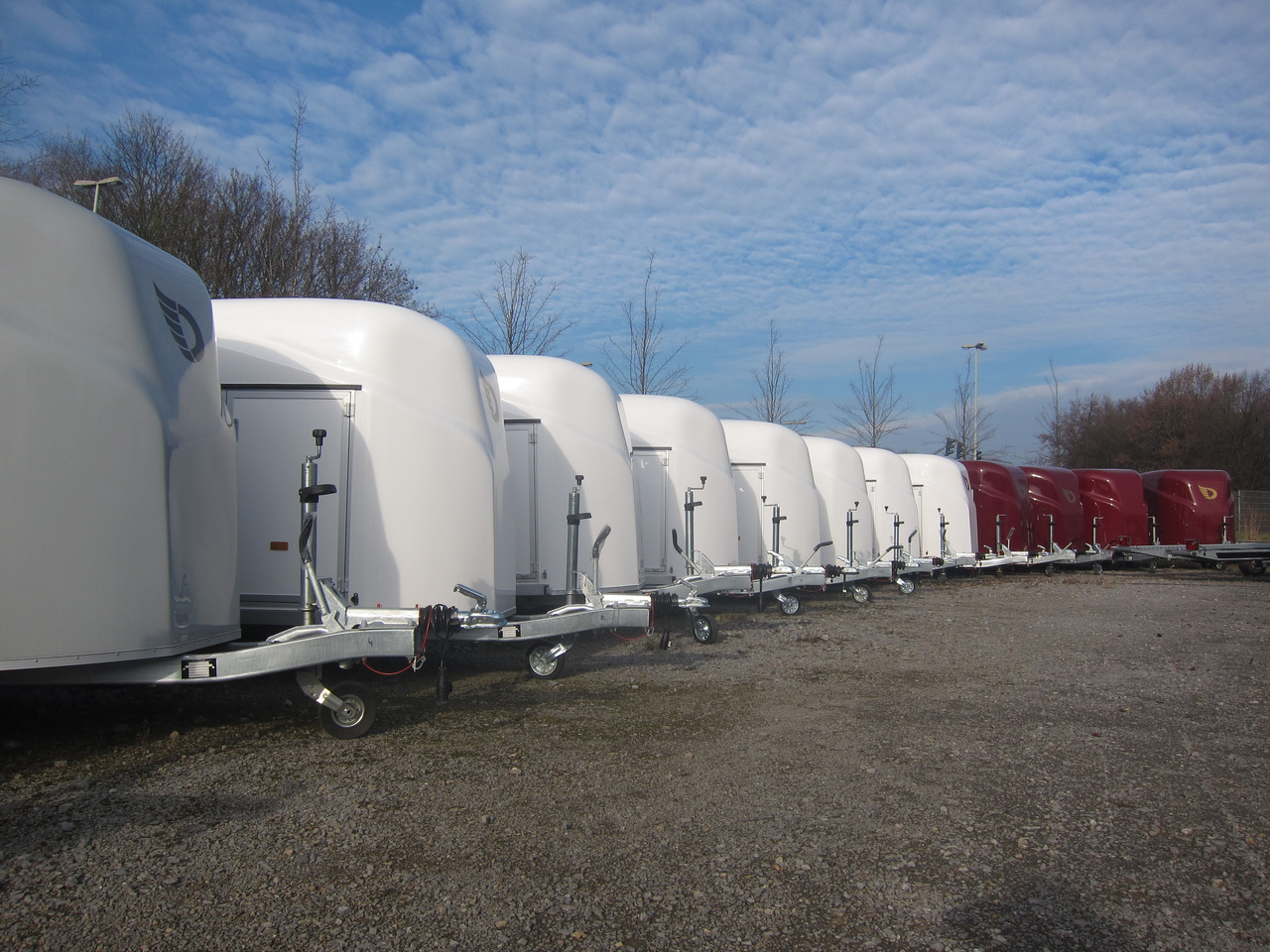 Debon Cargo 1300 300x152x168cm white Alufelgen Seitentür Pullman 100km/H 1300kg Modell 2024 - Closed box trailer: picture 4 Debon Cargo 1300 300x152x168cm white Alufelgen Seitentür Pullman 100km/H 1300kg Modell 2024 - Closed box trailer: picture 4