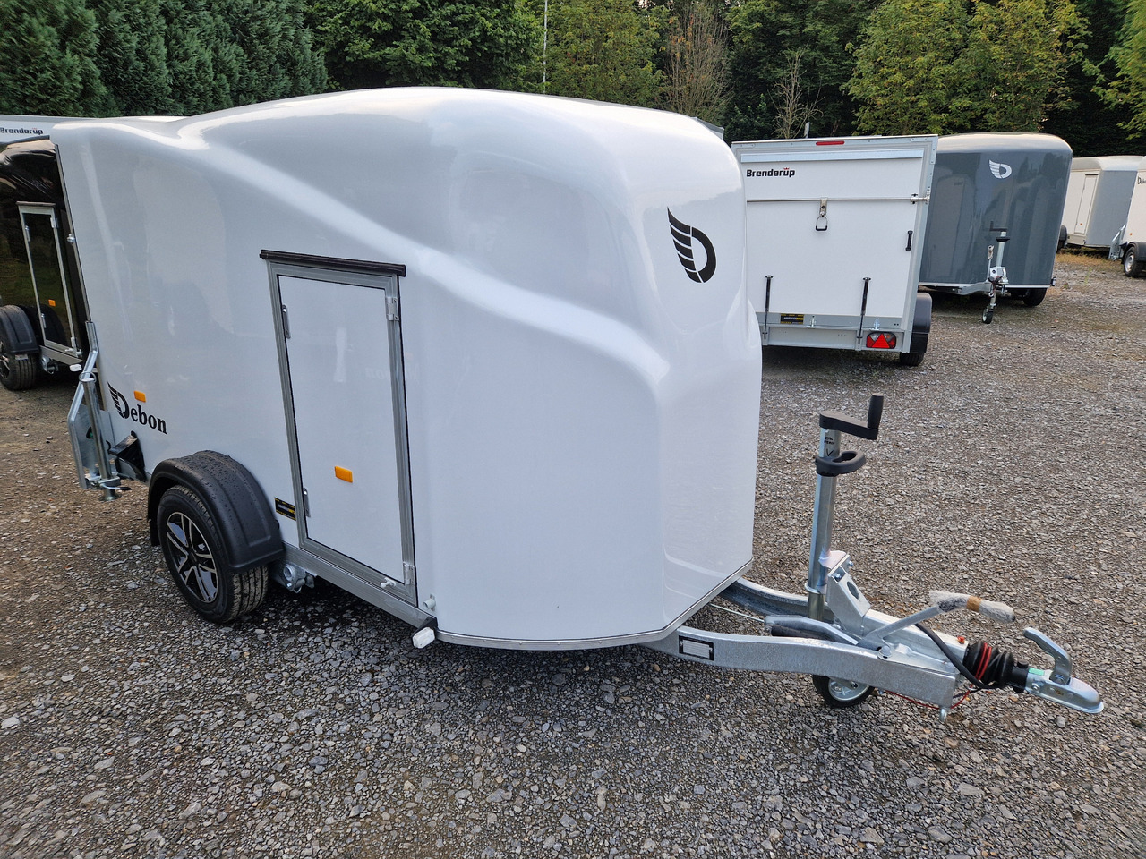 Debon Cargo 1300 300x152x168cm white Alufelgen Seitentür Pullman 100km/H 1300kg Modell 2024 - Closed box trailer: picture 3 Debon Cargo 1300 300x152x168cm white Alufelgen Seitentür Pullman 100km/H 1300kg Modell 2024 - Closed box trailer: picture 3