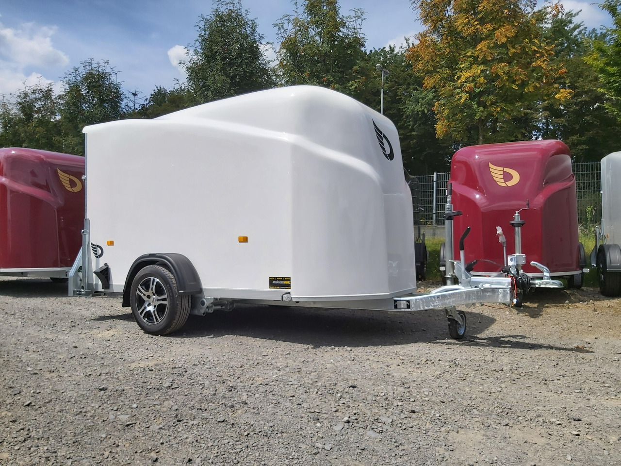 Debon Cargo 1300 300x152x168cm white Alufelgen darkline aerodynamik Pullman II 100km/H 1300kg - Closed box trailer: picture 1 Debon Cargo 1300 300x152x168cm white Alufelgen darkline aerodynamik Pullman II 100km/H 1300kg - Closed box trailer: picture 1