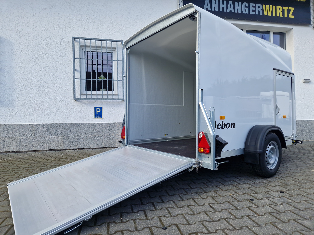 Debon Cargo 1300 300x152x168cm white Seitentür Pullman II 100km/H 1300kg Modell 2025 - Closed box trailer: picture 5 Debon Cargo 1300 300x152x168cm white Seitentür Pullman II 100km/H 1300kg Modell 2025 - Closed box trailer: picture 5