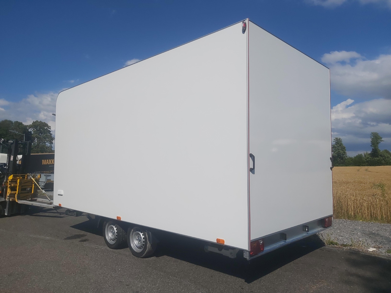 Event Trailer Koffer TWSP M 470T.01 470x220x217cm Seitenklappe IL 2700kg 100km/H - Vending trailer: picture 3 Event Trailer Koffer TWSP M 470T.01 470x220x217cm Seitenklappe IL 2700kg 100km/H - Vending trailer: picture 3