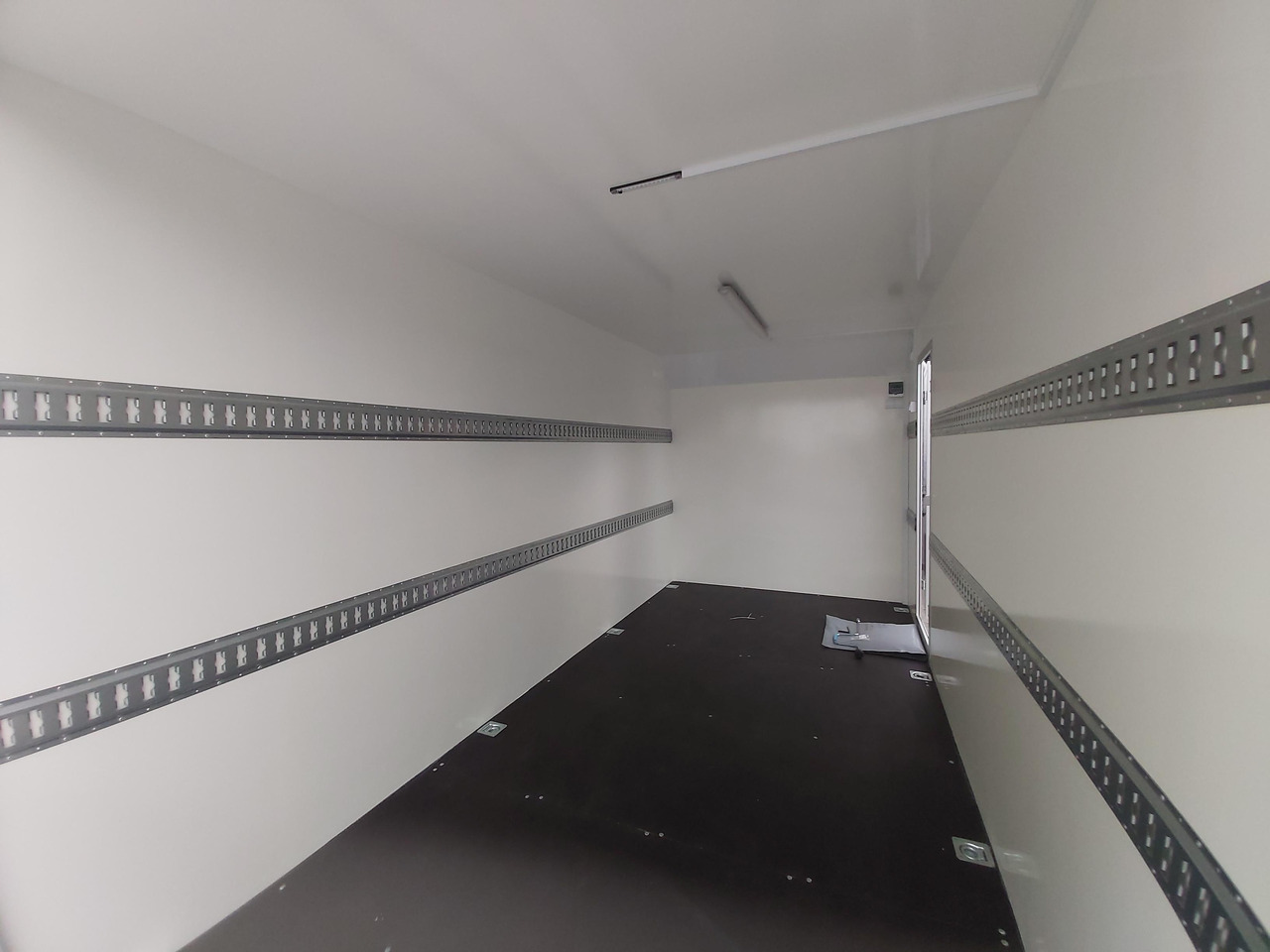 Closed box trailer Hochlader Koffer TFSP 420T.01 420x200x210cm aero Rampe Seitentür 230V IL 13" 100km/H 2700kg: picture 7