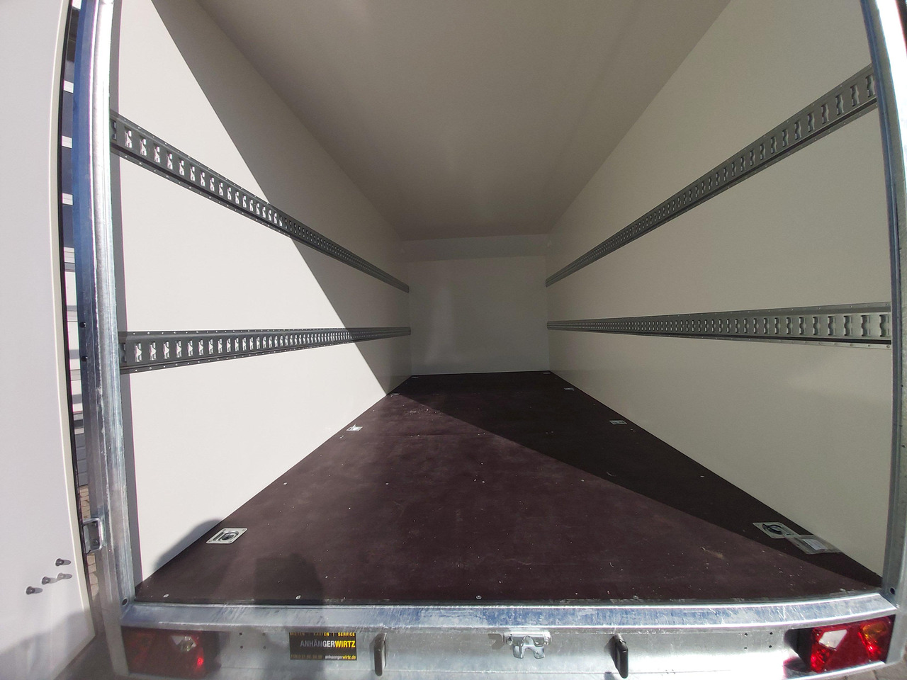 Closed box trailer Hochlader Koffer TFSP 500T.00 500x220x210cm aero Zurrsystem 10 Zoll (XXL) 100km/H 2700kg: picture 8