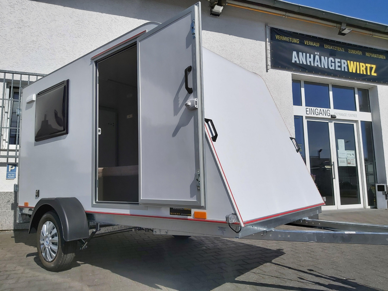 Kargo Camp TFS S Midi 320x150x150cm aero LUX Bett Fenster Seitentür Dachluke Strom 750kg Bremse 2024 - Caravan: picture 2 Kargo Camp TFS S Midi 320x150x150cm aero LUX Bett Fenster Seitentür Dachluke Strom 750kg Bremse 2024 - Caravan: picture 2