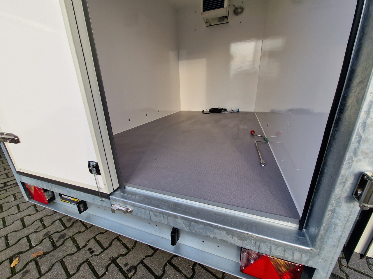 Refrigerator trailer Kargo CoolBoxx FK2030HT 296x162x200cm 230V Govi Kühlung Stützen 2000kg 100km/H Abverkauf: picture 7