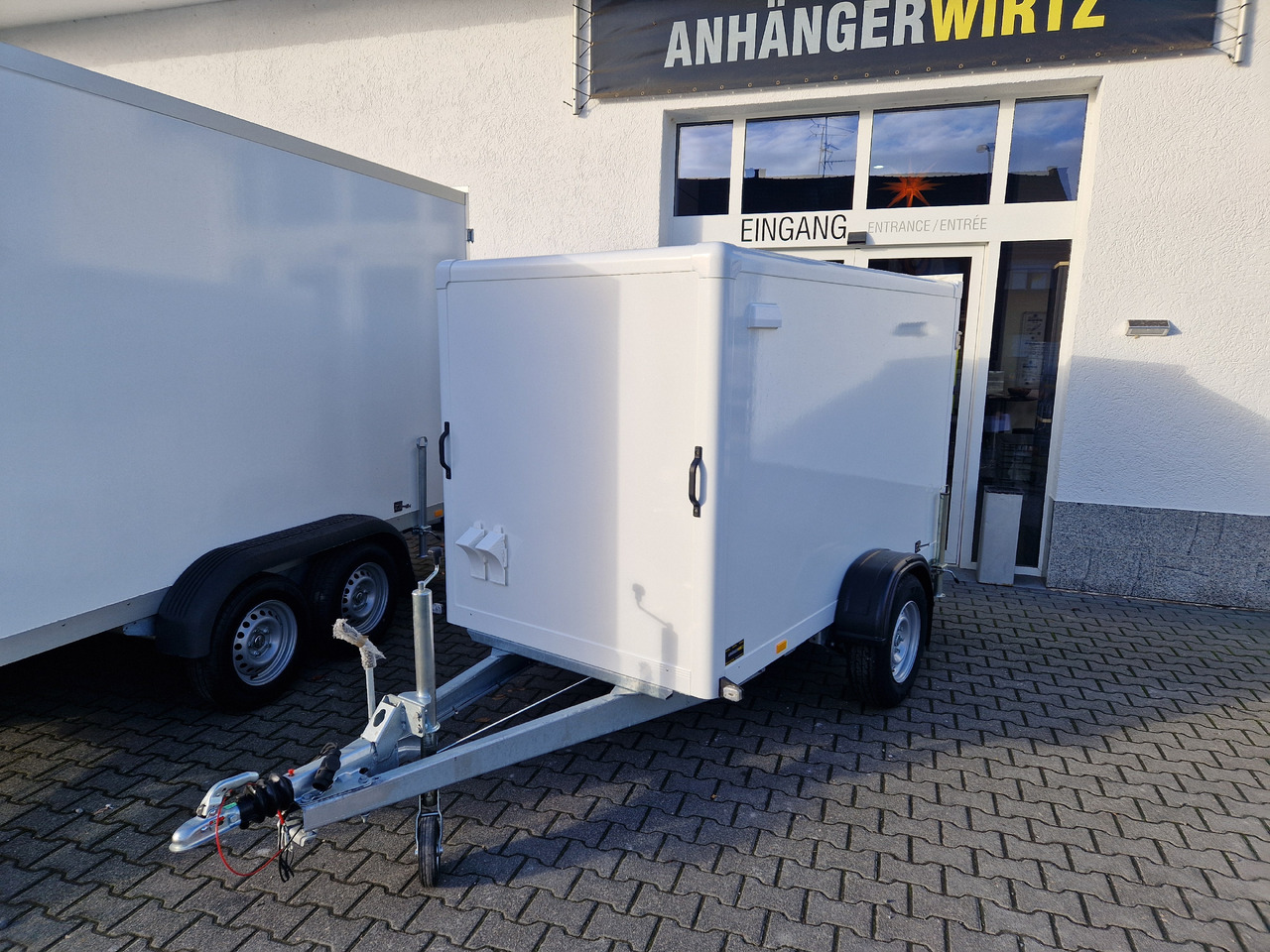 Kargo FS1326/150HL 255x134x150cm GFK Zurrsystem (S) 100km/H 1300kg - Closed box trailer: picture 1 Kargo FS1326/150HL 255x134x150cm GFK Zurrsystem (S) 100km/H 1300kg - Closed box trailer: picture 1
