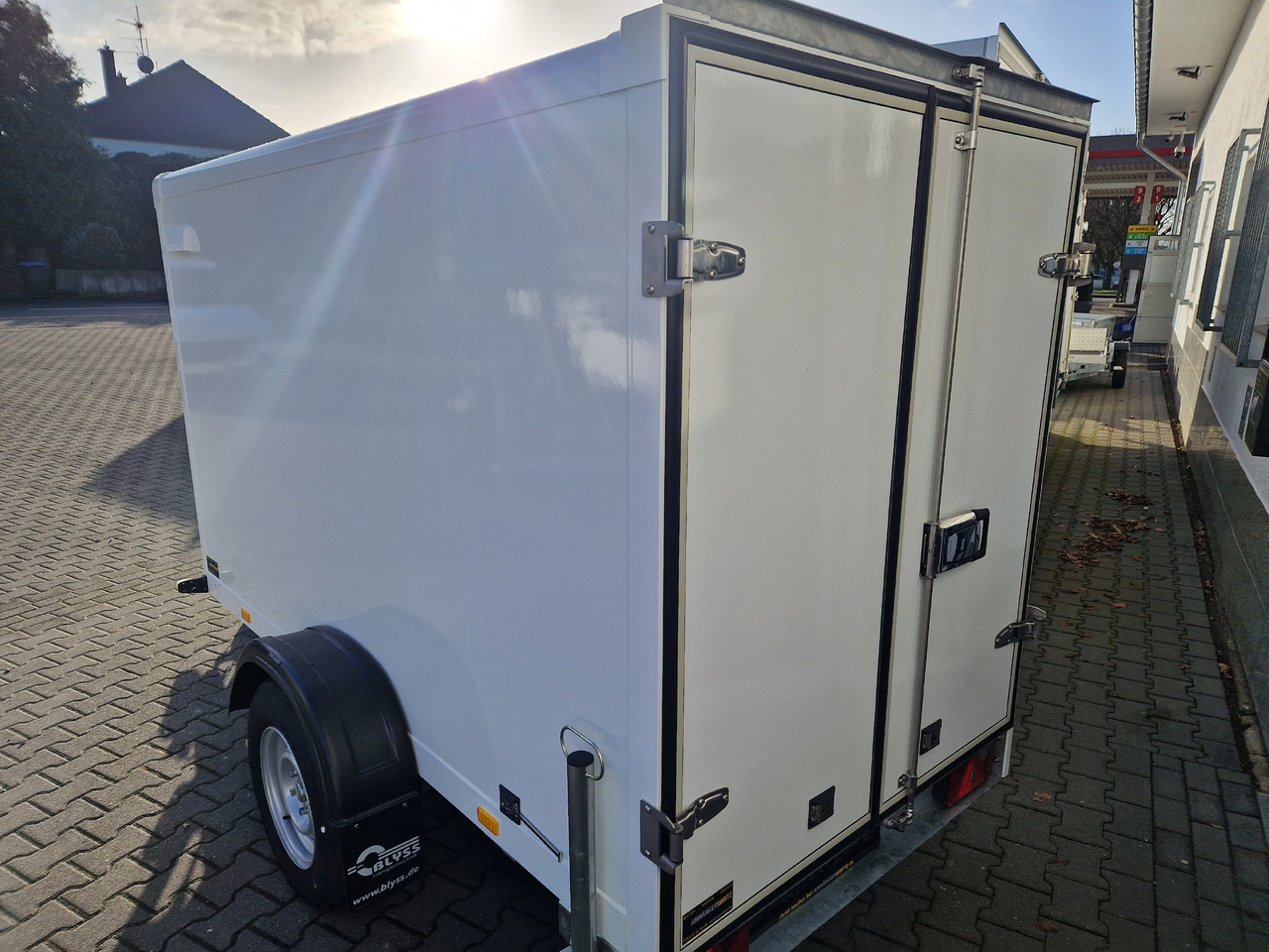 Kargo FS1326/150HL 255x134x150cm GFK Zurrsystem (S) 100km/H 1300kg - Closed box trailer: picture 2 Kargo FS1326/150HL 255x134x150cm GFK Zurrsystem (S) 100km/H 1300kg - Closed box trailer: picture 2