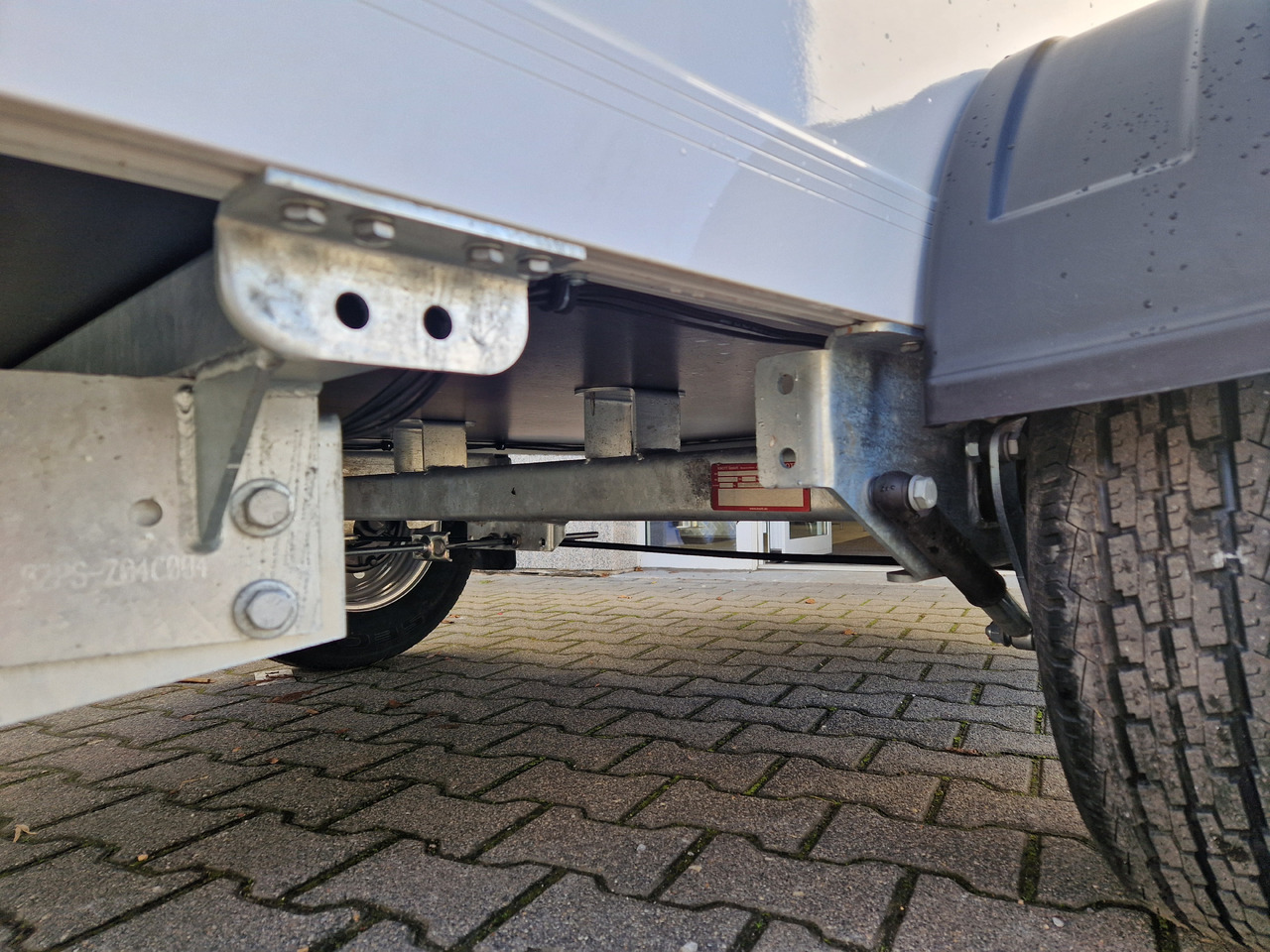 Kargo FS1326/150HL 255x134x150cm GFK Zurrsystem (S) 100km/H 1300kg - Closed box trailer: picture 4 Kargo FS1326/150HL 255x134x150cm GFK Zurrsystem (S) 100km/H 1300kg - Closed box trailer: picture 4