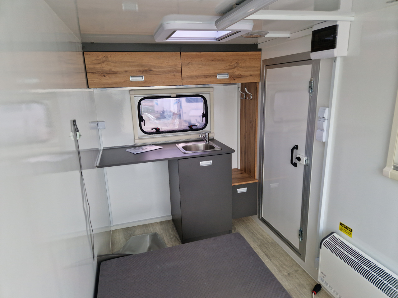 Caravan Koffer Camp TFS ST 320.01 320x150x180cm Premium Rampe Seitentür Fenster Bett 1300kg 100km/H: picture 6