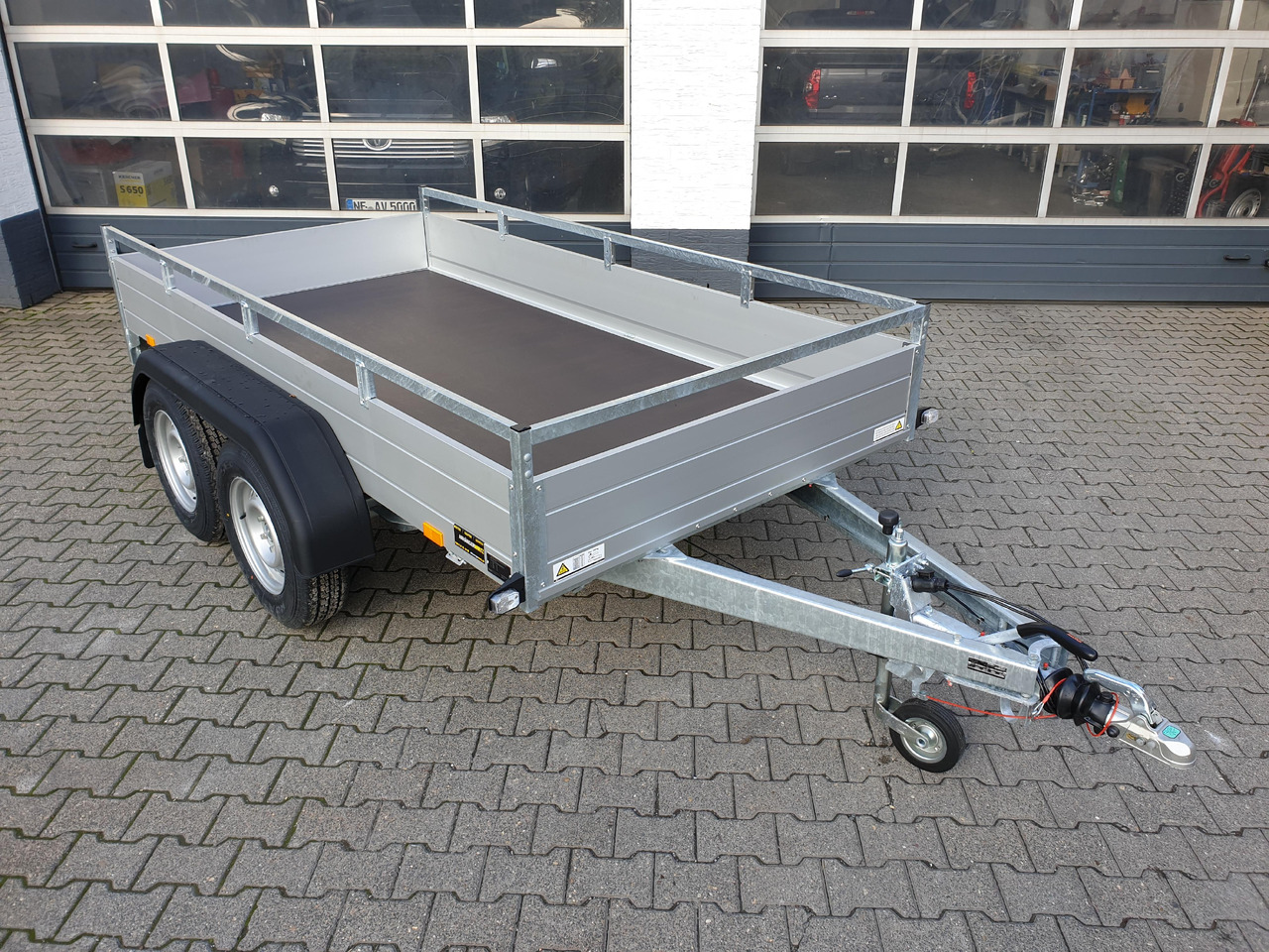 Saris Anhänger FW2700 McAlu Pro 305x153x45cm (M) 2700kg Winter online Aktion - Dropside/ Flatbed trailer: picture 4 Saris Anhänger FW2700 McAlu Pro 305x153x45cm (M) 2700kg Winter online Aktion - Dropside/ Flatbed trailer: picture 4