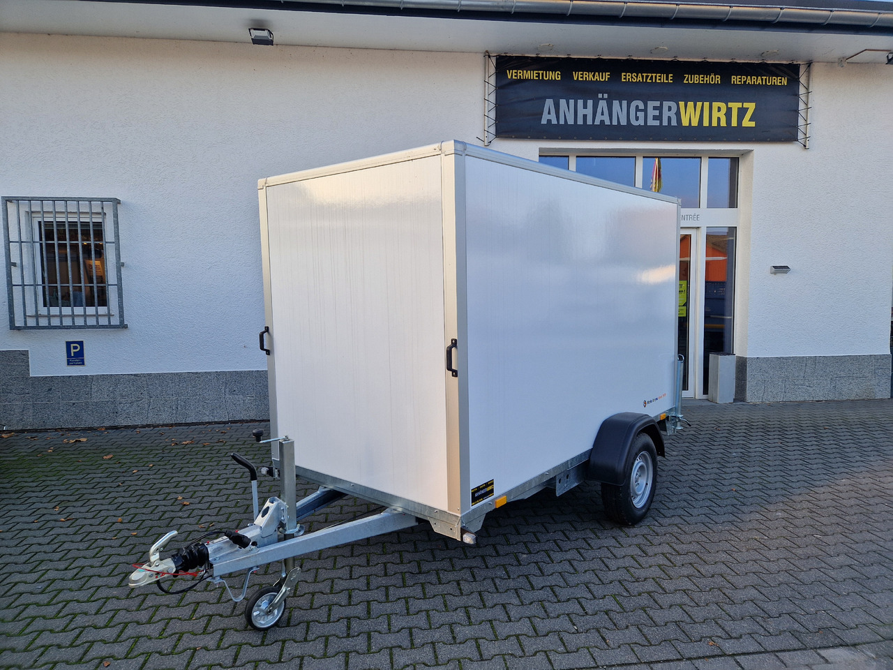 Saris Koffer GO 306 154 180 1500 1 306x154x180cm GFK weiß (M) 1500kg - Closed box trailer: picture 1 Saris Koffer GO 306 154 180 1500 1 306x154x180cm GFK weiß (M) 1500kg - Closed box trailer: picture 1
