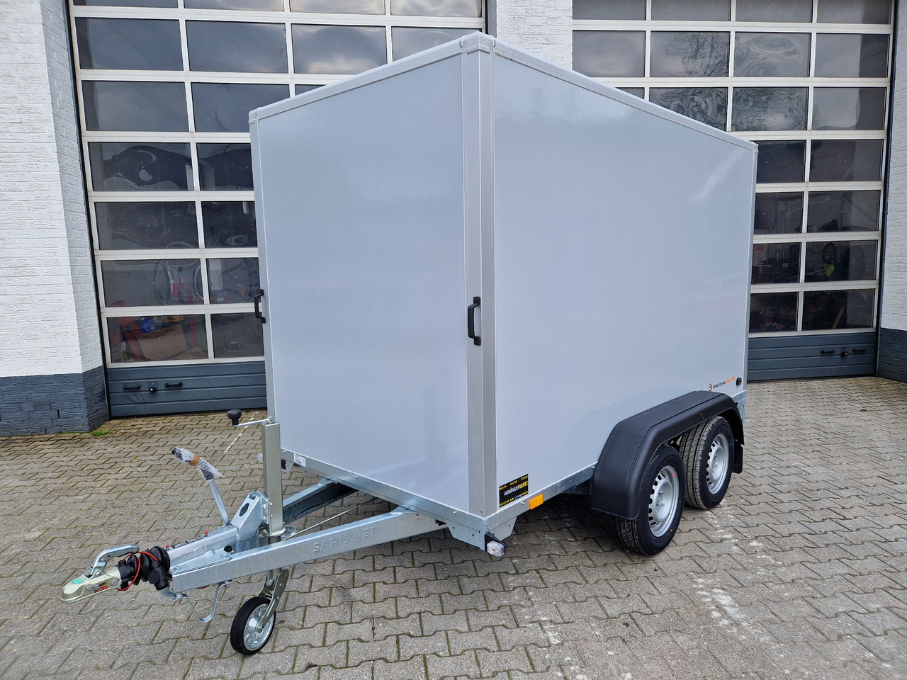 Saris Koffer GO 306 154 180 2000 2 306x154x180cm GFK grau (M) 2000kg Modell 2023 - Closed box trailer: picture 2 Saris Koffer GO 306 154 180 2000 2 306x154x180cm GFK grau (M) 2000kg Modell 2023 - Closed box trailer: picture 2