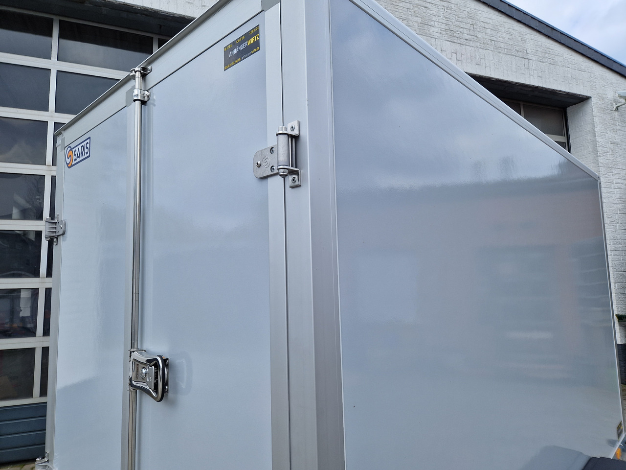 Closed box trailer Saris Koffer GO 306 154 180 2000 2 306x154x180cm GFK grau (M) 2000kg Modell 2023: picture 16