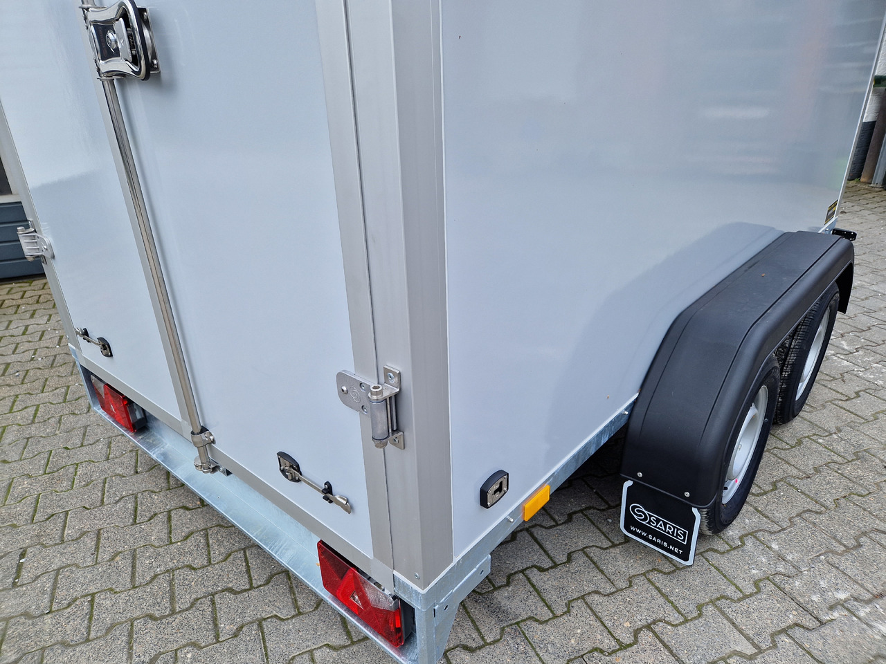 Closed box trailer Saris Koffer GO 306 154 180 2000 2 306x154x180cm GFK grau (M) 2000kg Modell 2023: picture 13