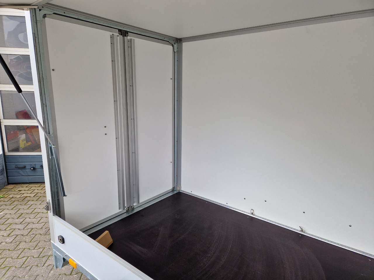 Saris Koffer GO 306 154 180 2000 2 306x154x180cm GFK grau Seitenklappe (M) 2000kg Modell 2024 - Closed box trailer: picture 3 Saris Koffer GO 306 154 180 2000 2 306x154x180cm GFK grau Seitenklappe (M) 2000kg Modell 2024 - Closed box trailer: picture 3