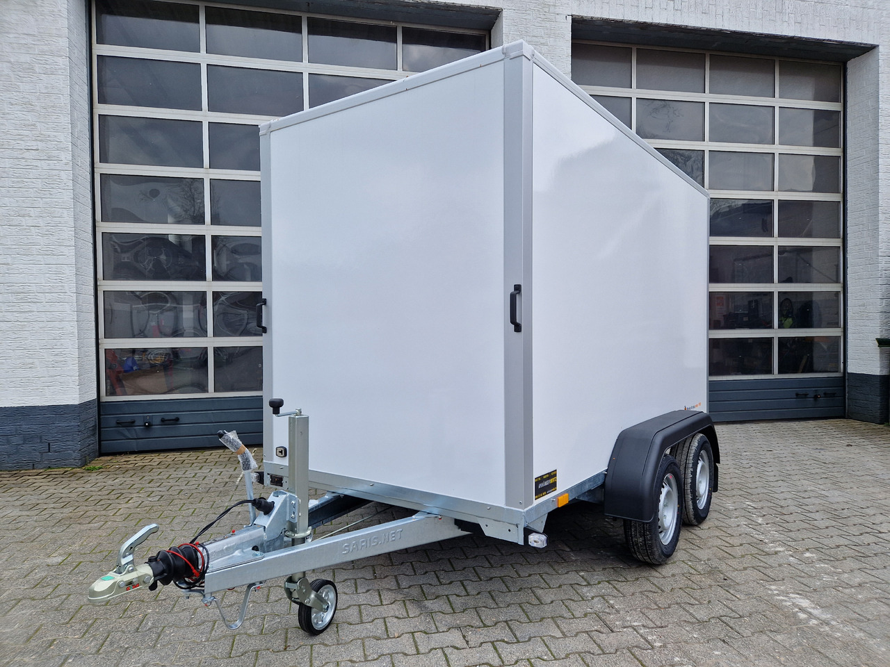 Closed box trailer Saris Koffer GO 306 154 180 2000 2 306x154x180cm GFK weiss Seitentür Auffahrklappe (M) 2000kg 2023: picture 15