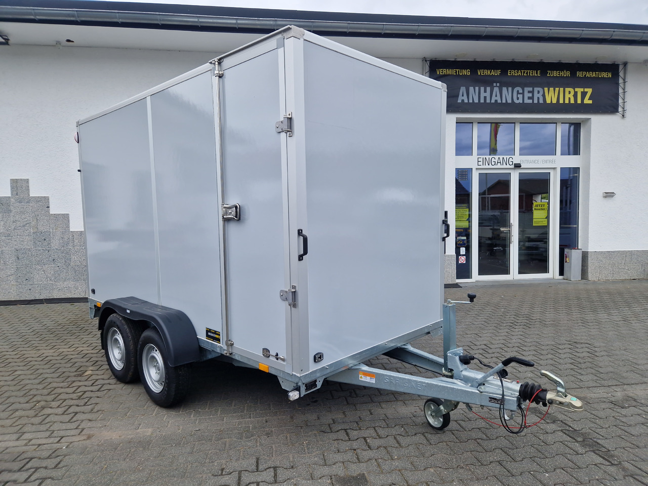 Saris Koffer GO 356 169 200 2700 2 356x169x200cm Hecktüren Seitentür grau GFK (L) 2700kg - Closed box trailer: picture 2 Saris Koffer GO 356 169 200 2700 2 356x169x200cm Hecktüren Seitentür grau GFK (L) 2700kg - Closed box trailer: picture 2