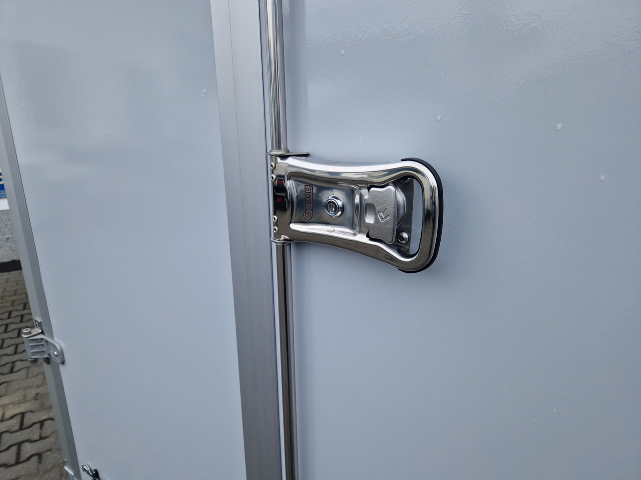 Closed box trailer Saris Koffer GO 356 169 200 2700 2 356x169x200cm Hecktüren Seitentür grau GFK (L) 2700kg: picture 6