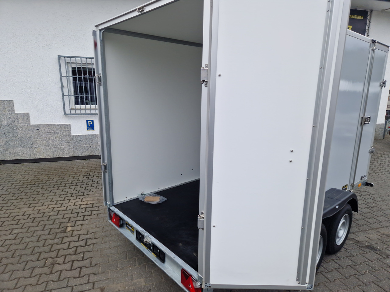 Closed box trailer Saris Koffer GO 356 169 200 2700 2 356x169x200cm Hecktüren Seitentür grau GFK (L) 2700kg: picture 12
