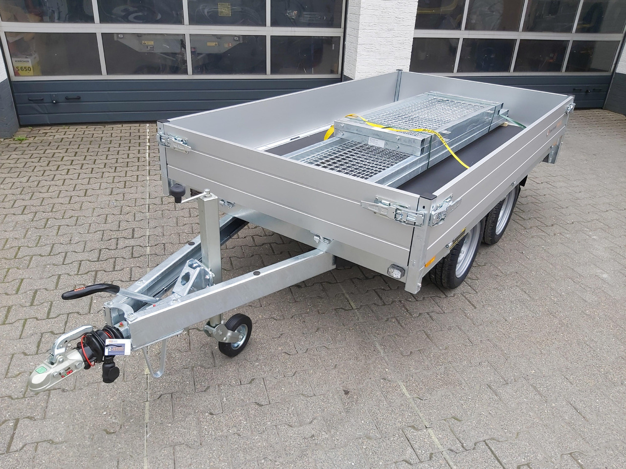 Saris PL 276 150 2000 2 276x150x30cm 13" (S) 2000kg Online Aktion - Dropside/ Flatbed trailer: picture 2 Saris PL 276 150 2000 2 276x150x30cm 13" (S) 2000kg Online Aktion - Dropside/ Flatbed trailer: picture 2