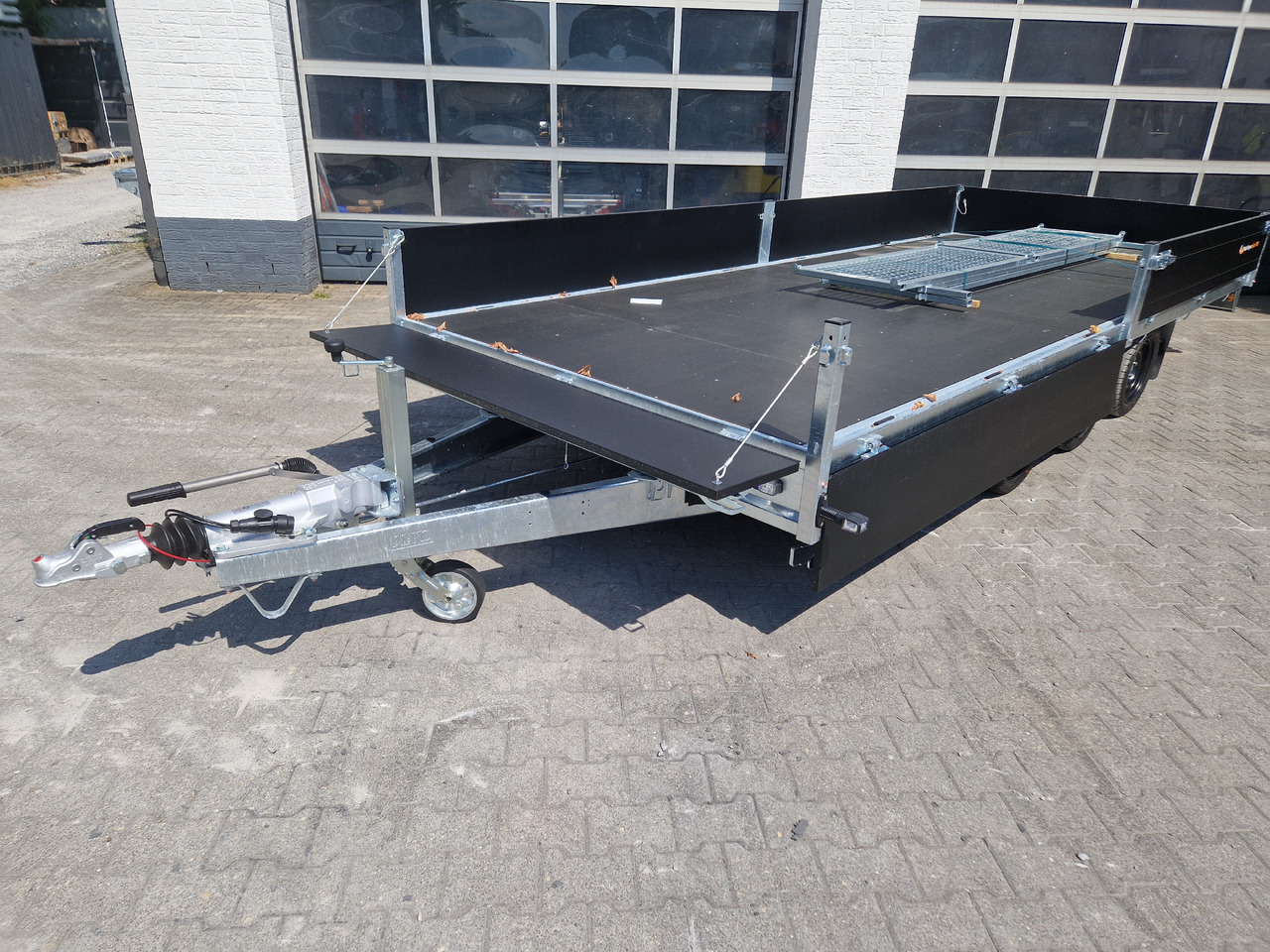 Saris PL HD 506 204 3500 3 506x204x35cm heavy duty black LED Licht Tridem (XXL) 3500kg - Dropside/ Flatbed trailer: picture 4 Saris PL HD 506 204 3500 3 506x204x35cm heavy duty black LED Licht Tridem (XXL) 3500kg - Dropside/ Flatbed trailer: picture 4