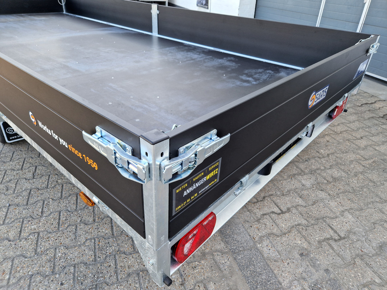 Saris PL HD 506 224 3500 2 506x224x35cm heavy duty blackline LED Beleuchtung (XXL) 3500kg - Dropside/ Flatbed trailer: picture 5 Saris PL HD 506 224 3500 2 506x224x35cm heavy duty blackline LED Beleuchtung (XXL) 3500kg - Dropside/ Flatbed trailer: picture 5