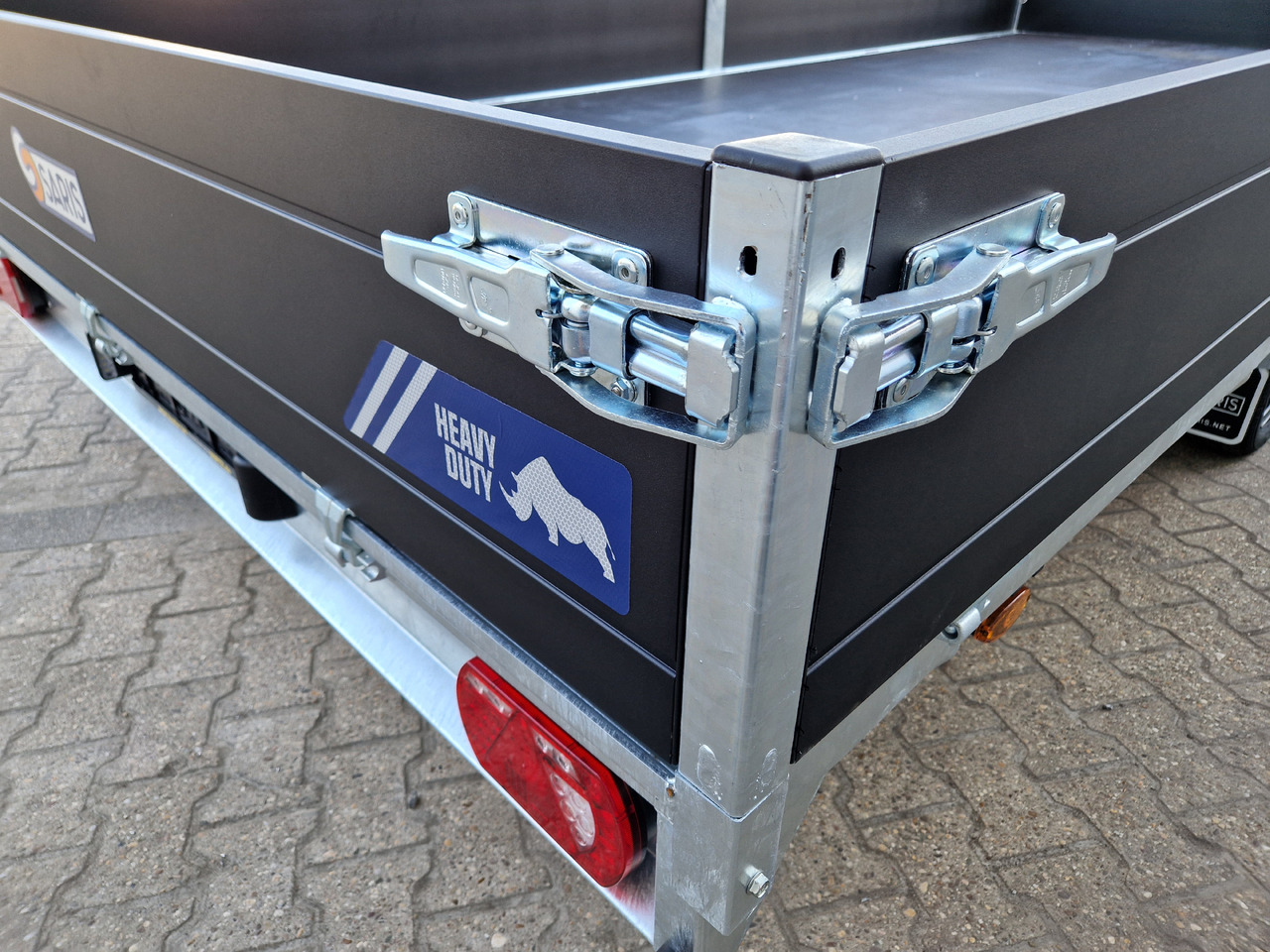 Saris PL HD 506 224 3500 2 506x224x35cm heavy duty blackline LED Beleuchtung (XXL) 3500kg - Dropside/ Flatbed trailer: picture 4 Saris PL HD 506 224 3500 2 506x224x35cm heavy duty blackline LED Beleuchtung (XXL) 3500kg - Dropside/ Flatbed trailer: picture 4