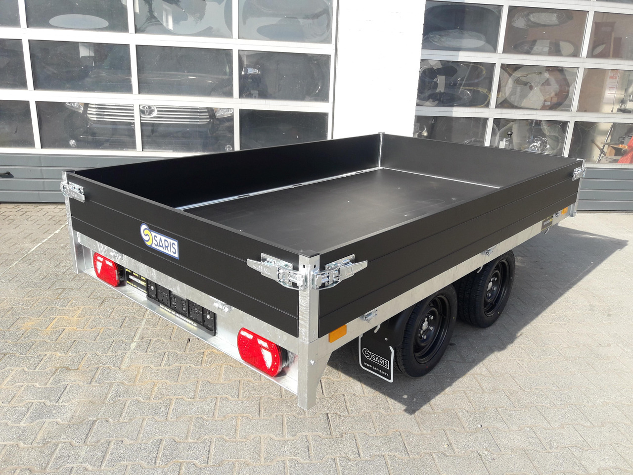 Saris PL276 170 2000 2 276x170x30cm black Edition LED Beleuchtung 13" (S) 2000kg - Dropside/ Flatbed trailer: picture 5 Saris PL276 170 2000 2 276x170x30cm black Edition LED Beleuchtung 13" (S) 2000kg - Dropside/ Flatbed trailer: picture 5