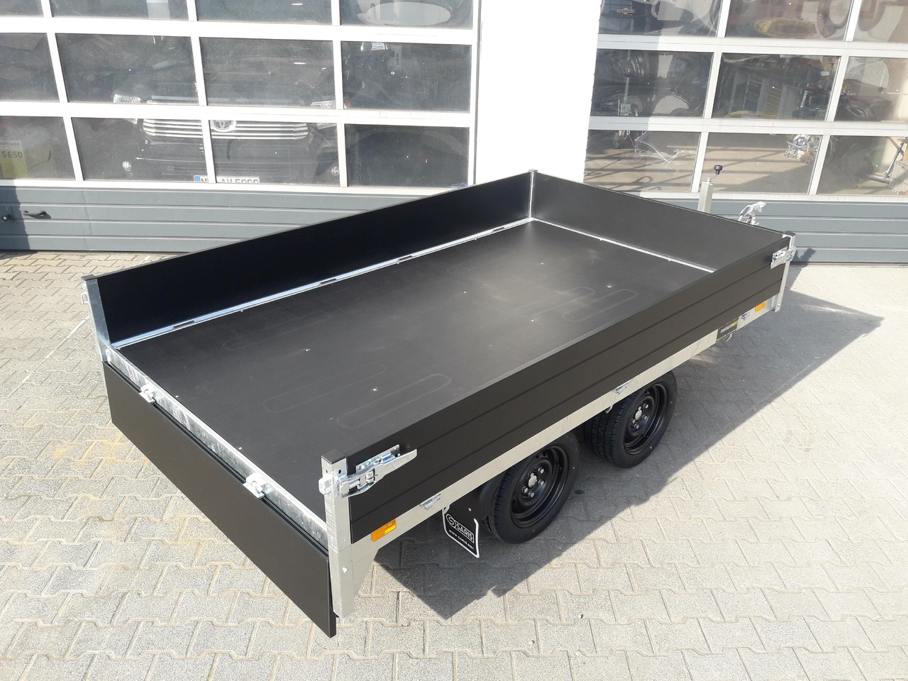 Saris PL276 170 2000 2 276x170x30cm black Edition LED Beleuchtung 13" (S) 2000kg - Dropside/ Flatbed trailer: picture 4 Saris PL276 170 2000 2 276x170x30cm black Edition LED Beleuchtung 13" (S) 2000kg - Dropside/ Flatbed trailer: picture 4