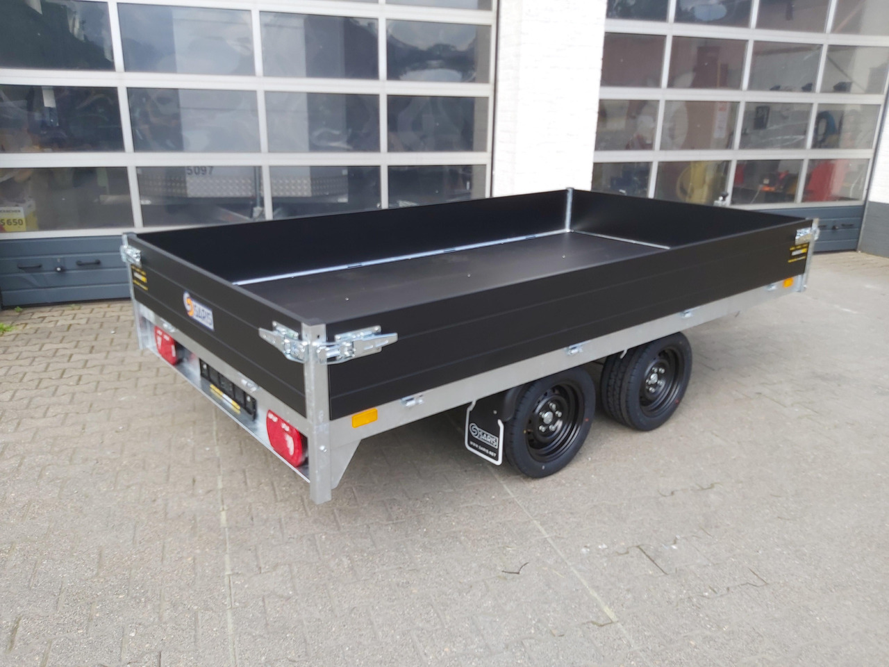 Saris PL306 170 2700 2 306x170x30cm black Edition 13" (M) 2700kg - Dropside/ Flatbed trailer: picture 5 Saris PL306 170 2700 2 306x170x30cm black Edition 13" (M) 2700kg - Dropside/ Flatbed trailer: picture 5