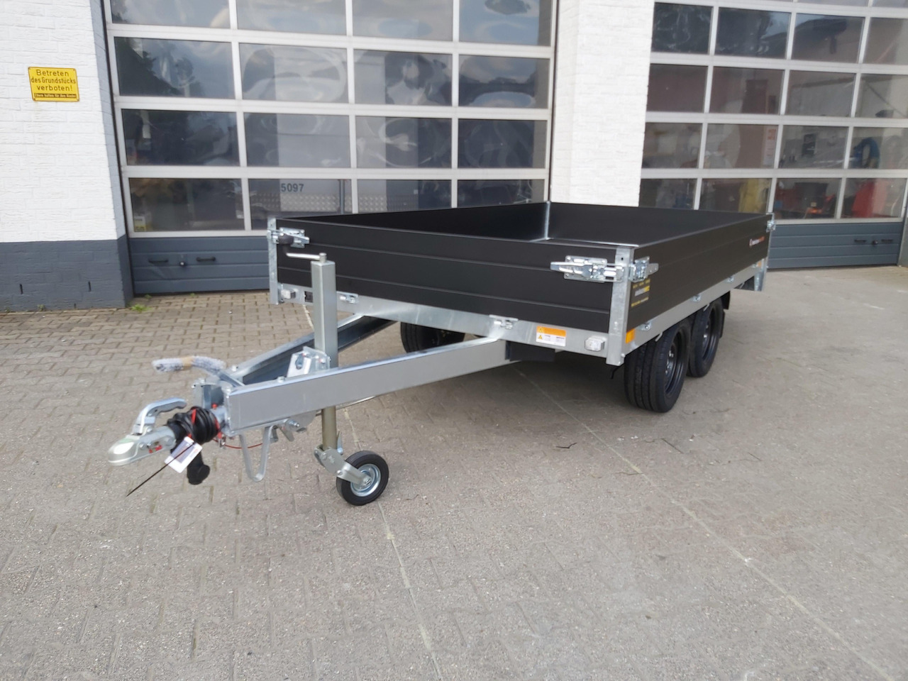 Saris PL306 170 2700 2 306x170x30cm black Edition 13" (M) 2700kg - Dropside/ Flatbed trailer: picture 2 Saris PL306 170 2700 2 306x170x30cm black Edition 13" (M) 2700kg - Dropside/ Flatbed trailer: picture 2