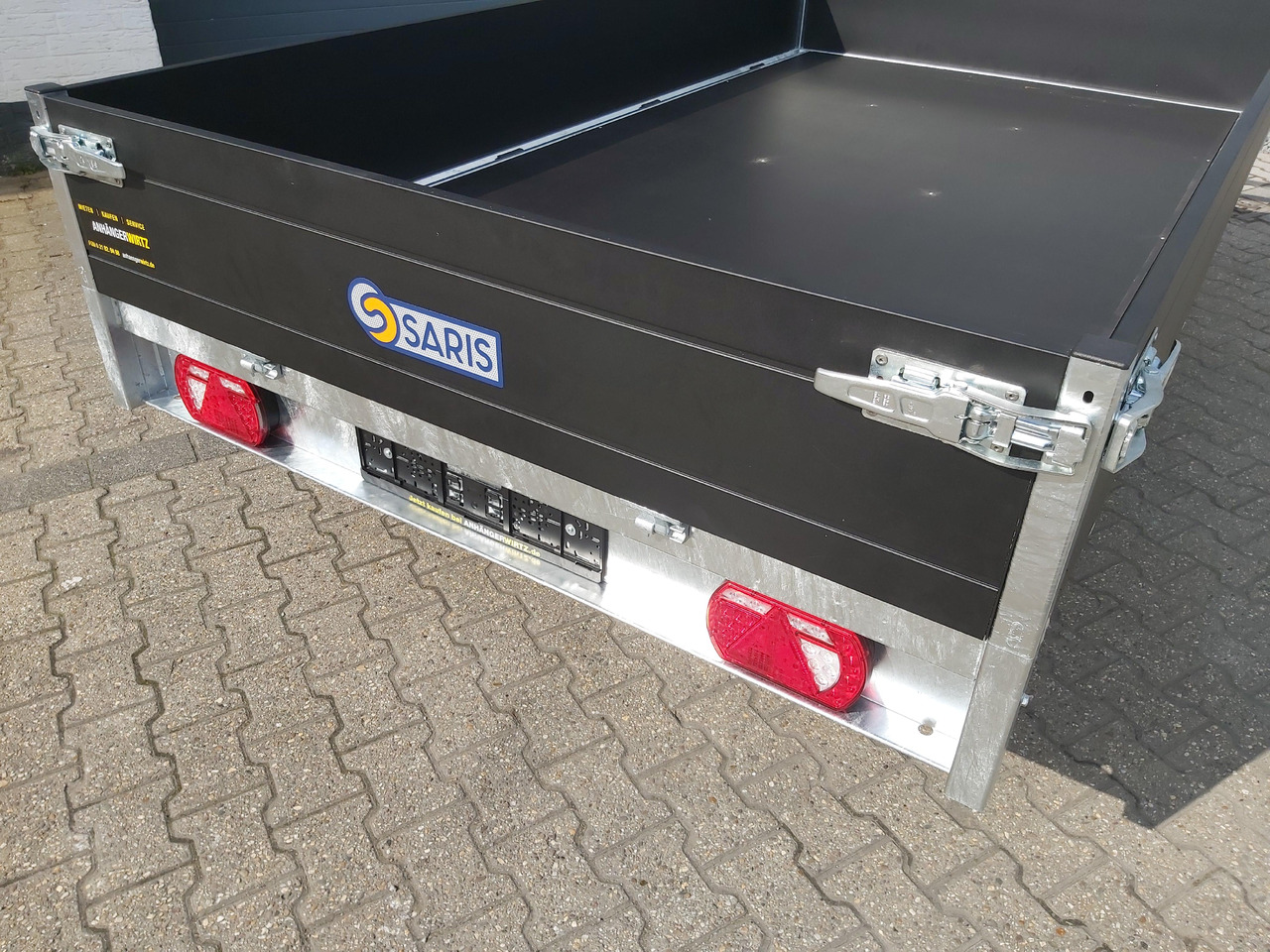 Saris PL306 170 2700 2 306x170x30cm black Edition LED Beleuchtung H Gestell 13" (M) 2700kg - Dropside/ Flatbed trailer: picture 2 Saris PL306 170 2700 2 306x170x30cm black Edition LED Beleuchtung H Gestell 13" (M) 2700kg - Dropside/ Flatbed trailer: picture 2