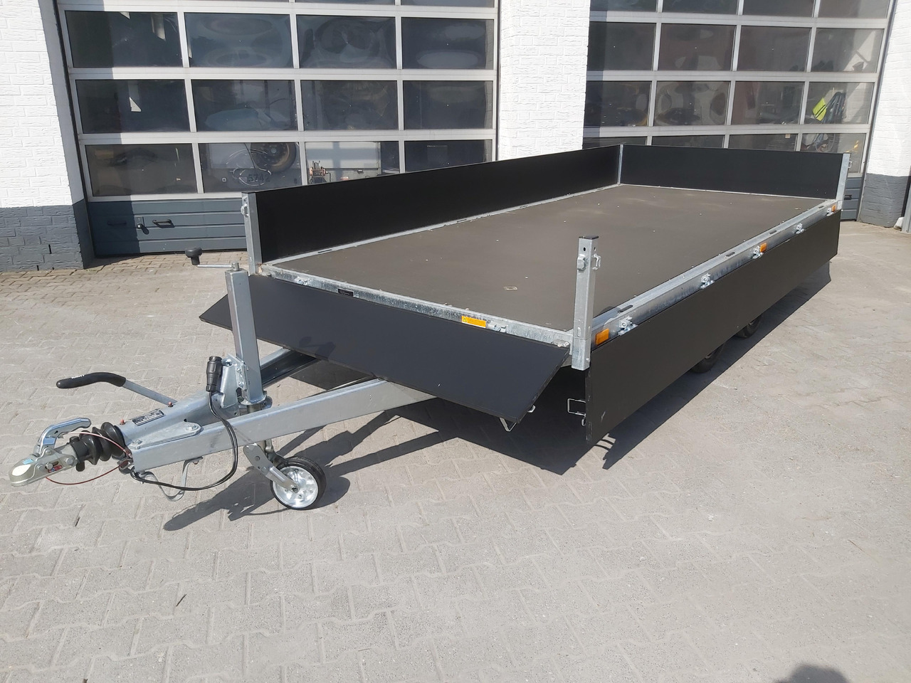 Saris PL406 184 2700 2 406x184x35cm black Edition LED Beleuchtung 13" (XL) 2700kg - Dropside/ Flatbed trailer: picture 3 Saris PL406 184 2700 2 406x184x35cm black Edition LED Beleuchtung 13" (XL) 2700kg - Dropside/ Flatbed trailer: picture 3