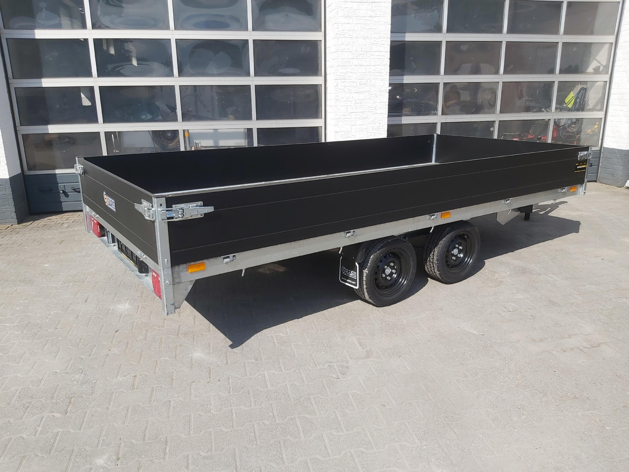 Saris PL406 184 2700 2 406x184x35cm black Edition LED Beleuchtung 13" (XL) 2700kg - Dropside/ Flatbed trailer: picture 5 Saris PL406 184 2700 2 406x184x35cm black Edition LED Beleuchtung 13" (XL) 2700kg - Dropside/ Flatbed trailer: picture 5