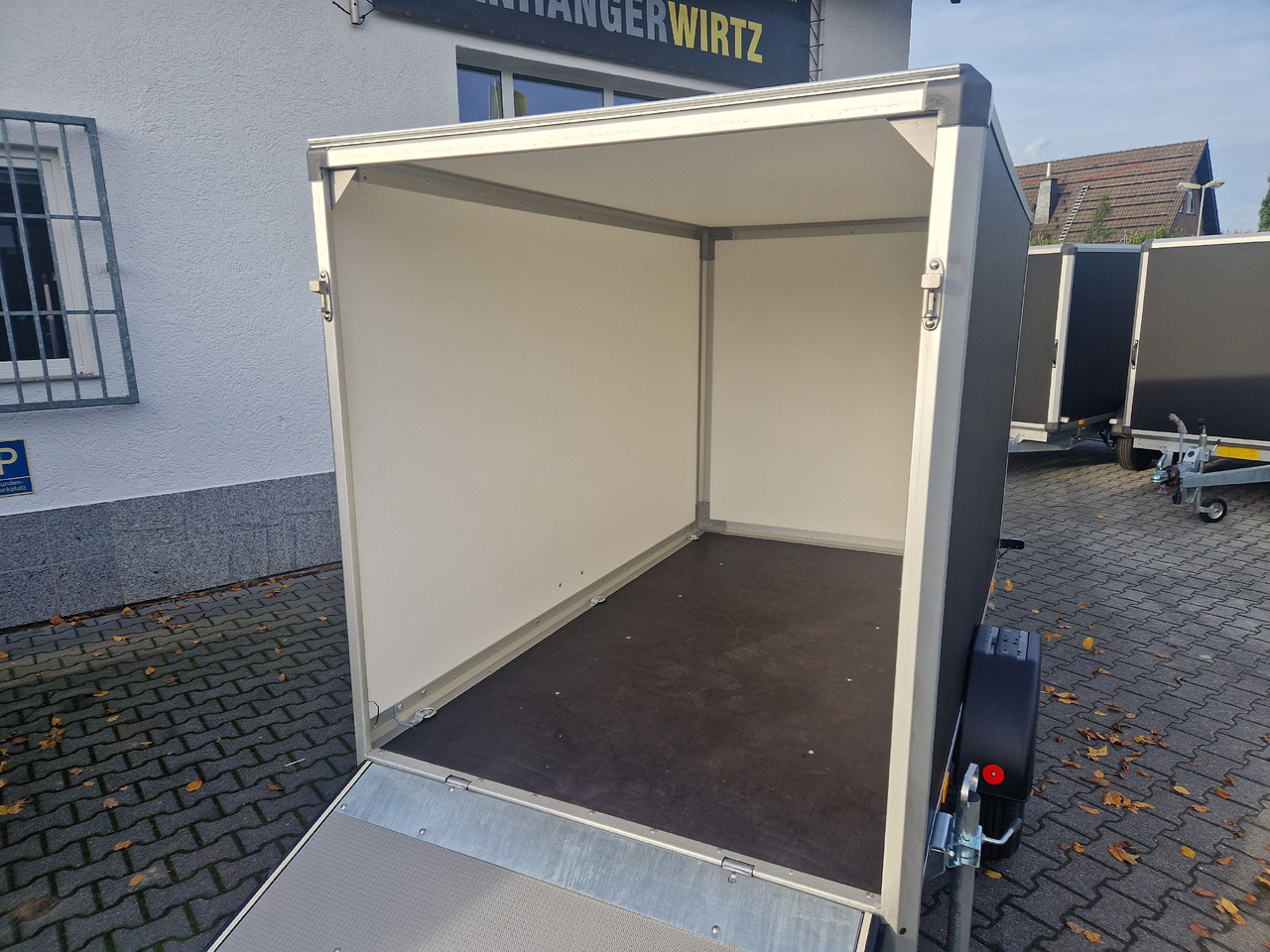 Motorcycle trailer Variant C1315 C2 Edition black 258x148x157cm Alufelgen Heckrampe 1350kg 100km/H black deal: picture 9