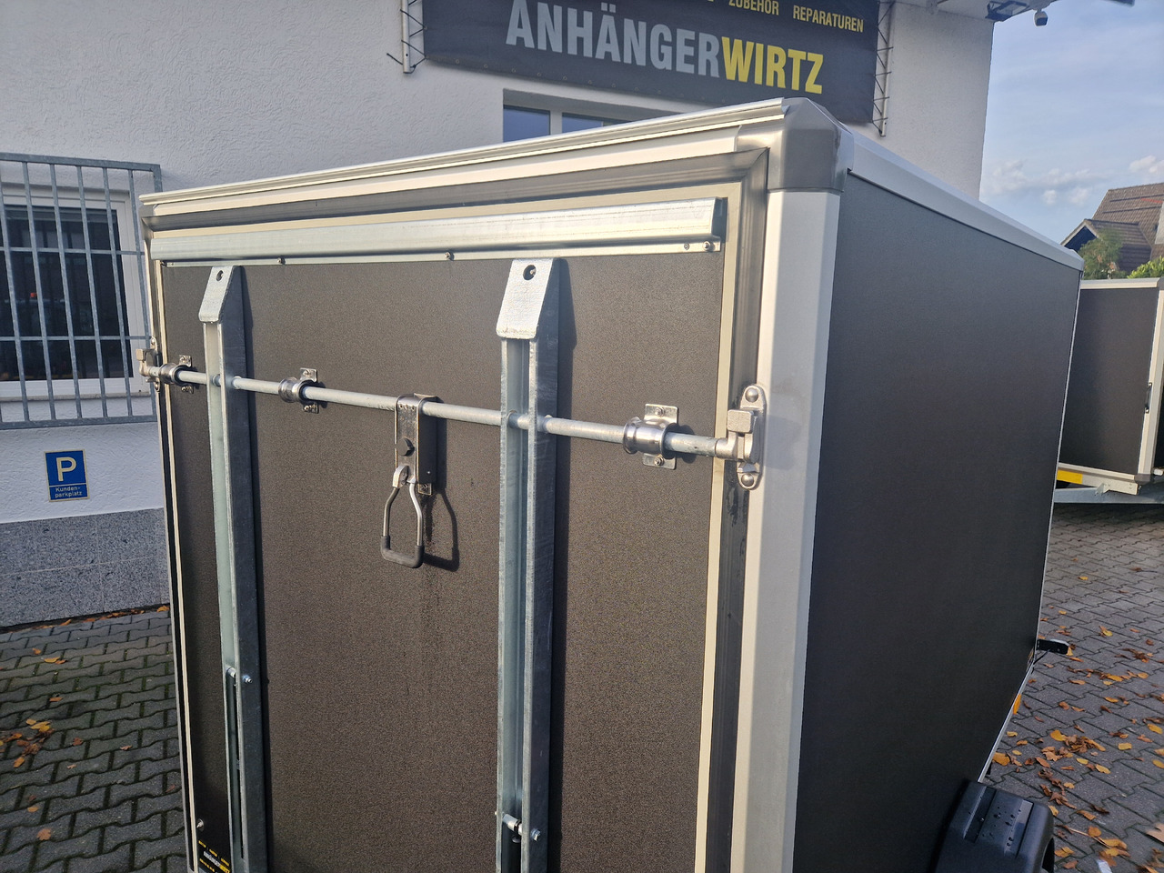 Motorcycle trailer Variant C1315 C2 Edition black 258x148x157cm Alufelgen Heckrampe 1350kg 100km/H black deal: picture 11