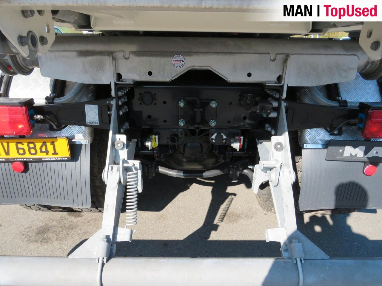 Skip loader truck MAN TGS 41.480 8x4 BB CH Schmitz Muldenkipper: picture 19