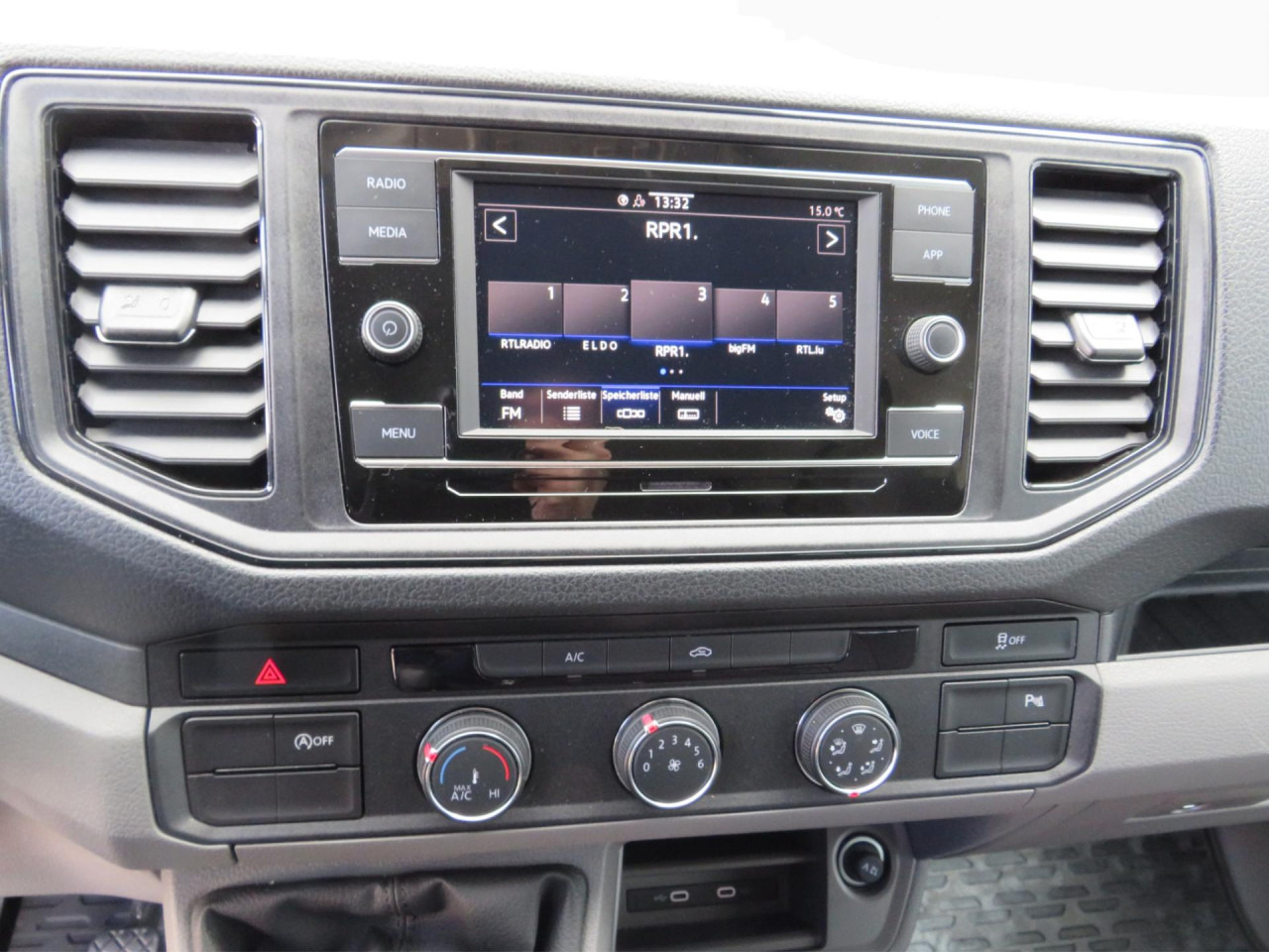 VOLKSWAGEN Crafter 35 L4H3 Doka Kasten Klima AHK Navi ZV - Panel van, Combi van: picture 4 VOLKSWAGEN Crafter 35 L4H3 Doka Kasten Klima AHK Navi ZV - Panel van, Combi van: picture 4