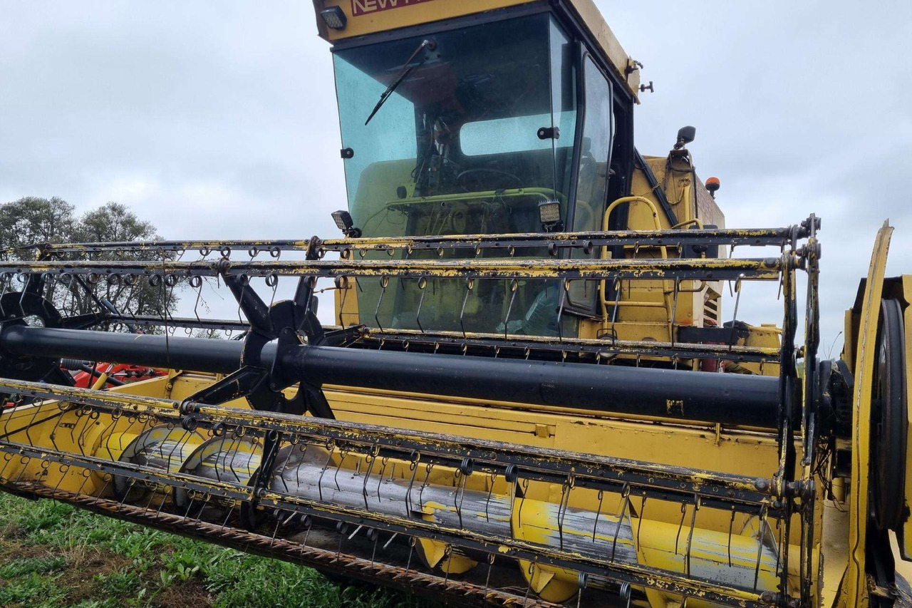 New Holland 8050 - Combine harvester: picture 5 New Holland 8050 - Combine harvester: picture 5