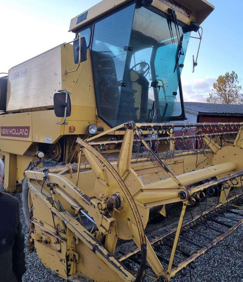 New Holland 8050 - Combine harvester: picture 1 New Holland 8050 - Combine harvester: picture 1